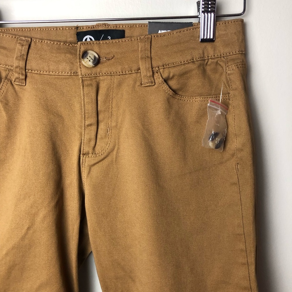 Amnesia Bermuda Shorts. - Picture 2 of 8